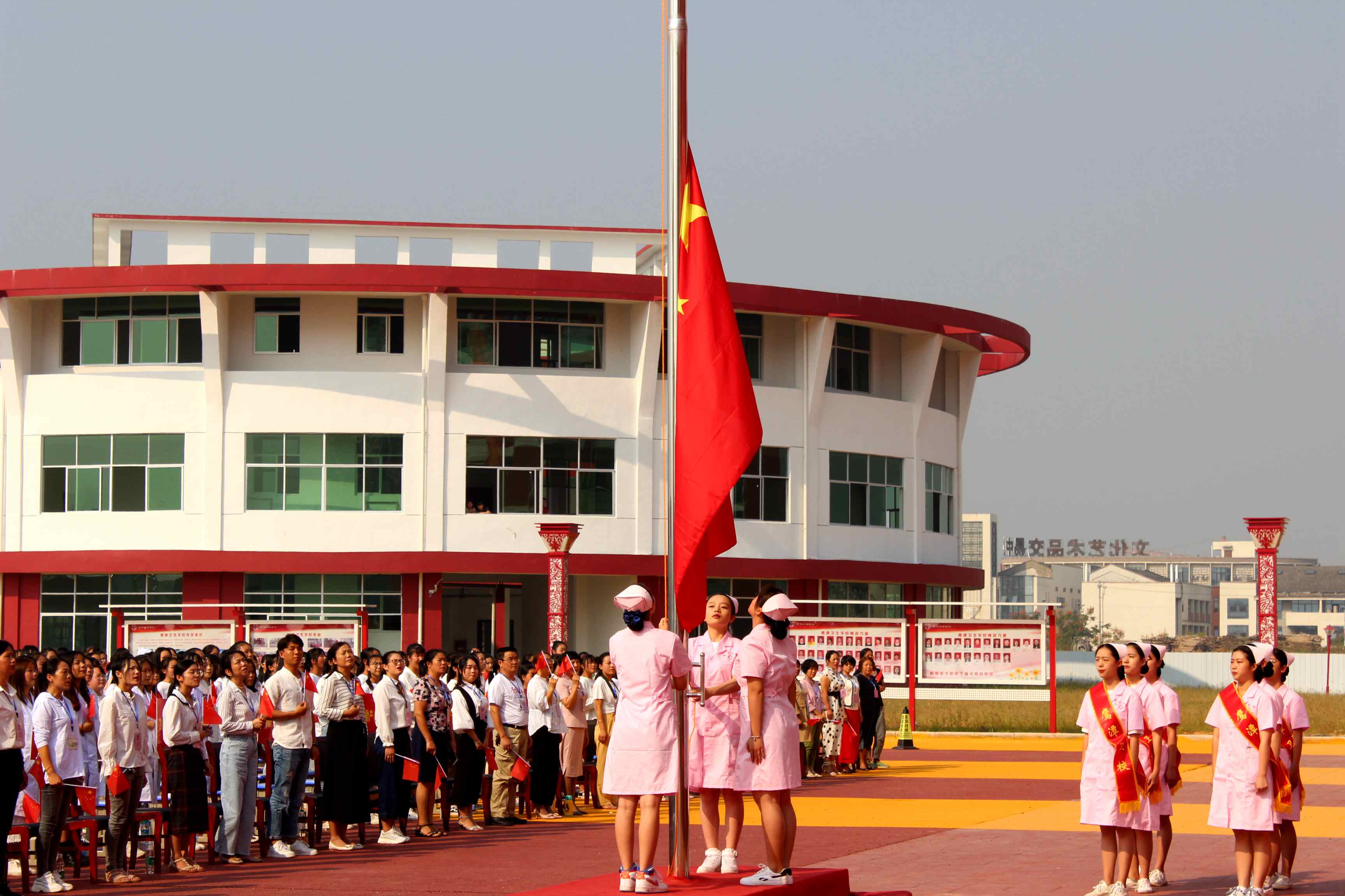鹰潭卫生学校升旗