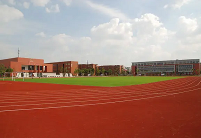 98号新城中学建于1957年,位于江西省赣州市大余县新城镇新城大道98号