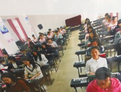 赣州科汇技工学校钢琴课