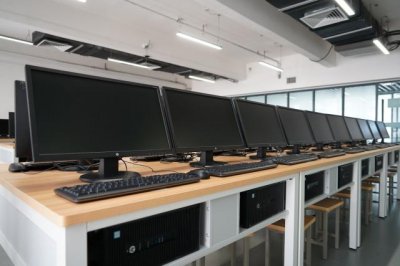 进行技术职业技术学院电脑房
