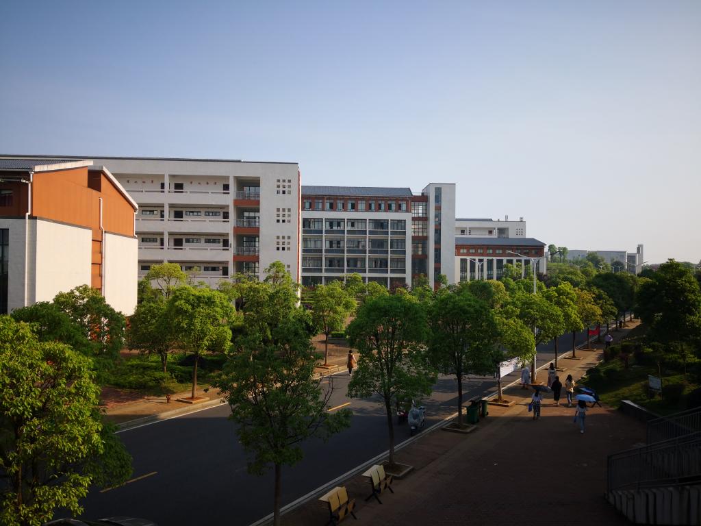 图片赣州大专院校 / 吉安职业技术学院 / 校园风光_赣州中专网