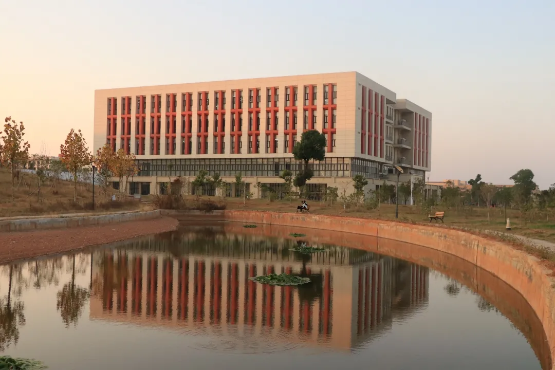 图片赣州大专院校 / 江西经济管理干部学院 / 校园风光_赣州中专网