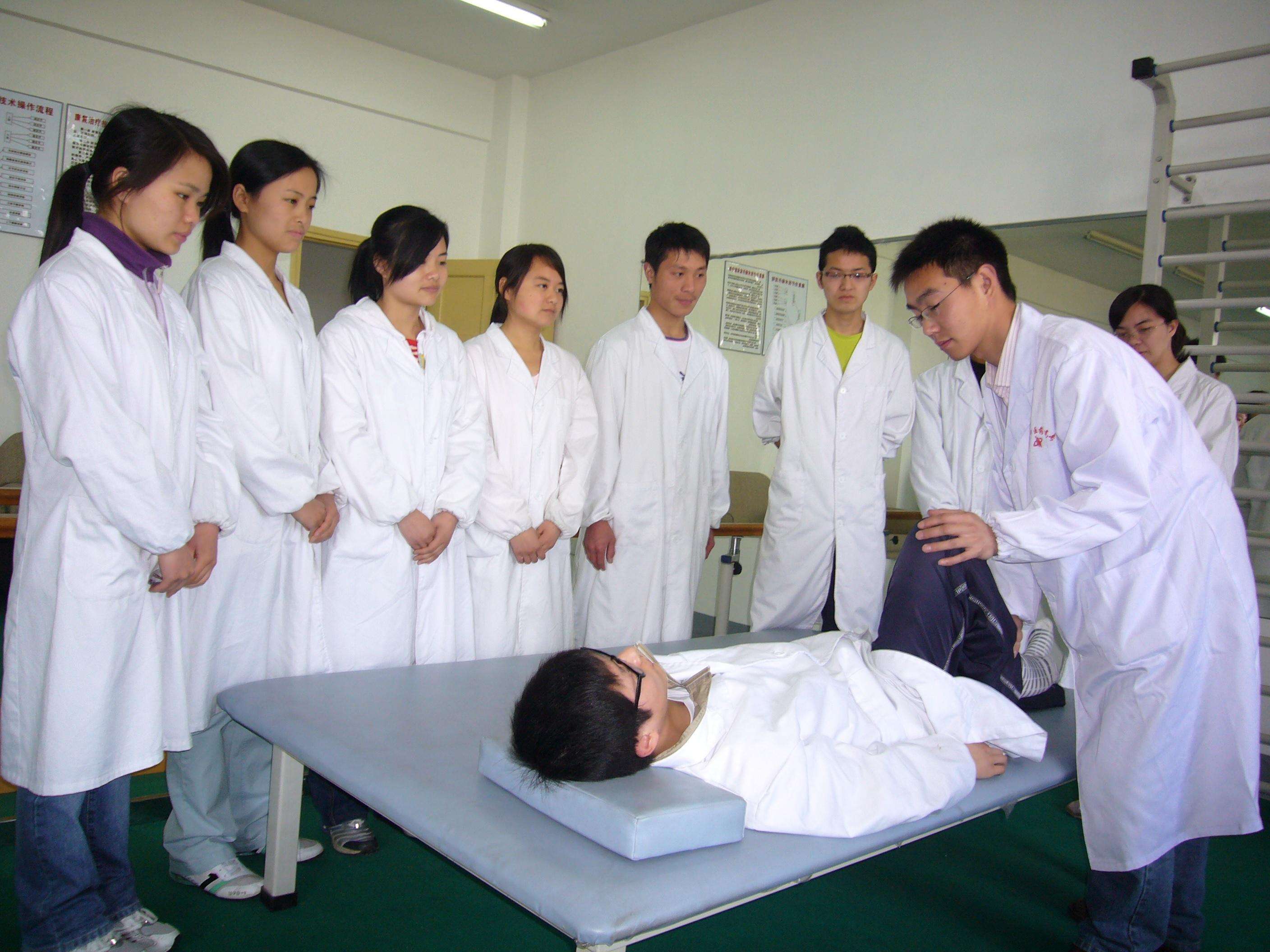 探索未来之路：武汉中专学校的优势所在